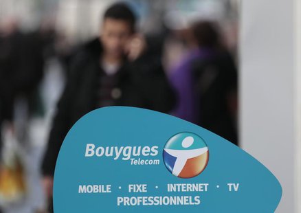 A man makes a phone call near a Bouygues Telecom company shop in Nice March 5, 2014. REUTERS/Eric Gaillard A man makes a phone call near a Bouygues Telecom company shop in Nice March 5, 2014. REUTERS/Eric Gaillard
