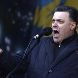 Ukrainian opposition leader Oleh Tyahnybok addresses anti-government protesters during a rally in central Kiev, February 2, 2014. REUTERS/Da Ukrainian opposition leader Oleh Tyahnybok addresses anti-government protesters during a rally in central Kiev, February 2, 2014. REUTERS/Da