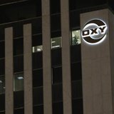 The Occidental Petroleum Corp headquarters is pictured in Los Angeles, California September 16, 2013. REUTERS/Mario Anzuoni The Occidental Petroleum Corp headquarters is pictured in Los Angeles, California September 16, 2013. REUTERS/Mario Anzuoni