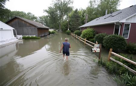 Gov. Dennis Daugaard to assess the potential for Missouri River flooding this year. REUTERS/LANE HICKENBOTTOM Gov. Dennis Daugaard to assess the potential for Missouri River flooding this year. REUTERS/LANE HICKENBOTTOM