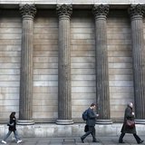 Pedestrians walk past the Bank of England in the City of London January 28, 2014. REUTERS/Paul Hackett Pedestrians walk past the Bank of England in the City of London January 28, 2014. REUTERS/Paul Hackett