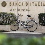 A bicycle is parked in front of a Bank of Italy sign in Rome October 31, 2013. REUTERS/Alessandro Bianchi A bicycle is parked in front of a Bank of Italy sign in Rome October 31, 2013. REUTERS/Alessandro Bianchi