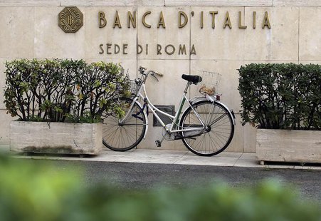 A bicycle is parked in front of a Bank of Italy sign in Rome October 31, 2013. REUTERS/Alessandro Bianchi A bicycle is parked in front of a Bank of Italy sign in Rome October 31, 2013. REUTERS/Alessandro Bianchi