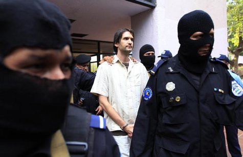 Eric Justin Toth of the U.S. is escorted after a presentation to the media at police headquarters building in Managua April 22, 2013. REUTER Eric Justin Toth of the U.S. is escorted after a presentation to the media at police headquarters building in Managua April 22, 2013. REUTER