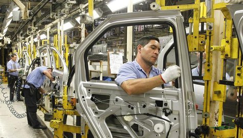 Employees work on the assembly line at the Renault plant in Sao Jose dos Pinhais August 2, 2012. REUTERS/Rodolfo Buhrer Employees work on the assembly line at the Renault plant in Sao Jose dos Pinhais August 2, 2012. REUTERS/Rodolfo Buhrer