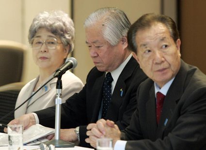 Shigeru Yokota (C) and his wife Sakie (L), parents of Megumi Yokota who was abducted by North Korea agents at age 13 in 1977, attend a lunch Shigeru Yokota (C) and his wife Sakie (L), parents of Megumi Yokota who was abducted by North Korea agents at age 13 in 1977, attend a lunch