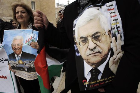 Palestinians hold posters depicting President Mahmoud Abbas during a rally in the West Bank town of Bethlehem March 17, 2014. REUTERS/Ammar Palestinians hold posters depicting President Mahmoud Abbas during a rally in the West Bank town of Bethlehem March 17, 2014. REUTERS/Ammar