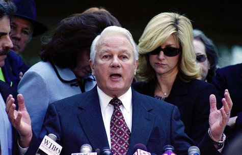 Louisiana's former four-term Governor Edwin Edwards speaks to the media in Baton Rouge January 8, 2001. Louisiana's former four-term Governor Edwin Edwards speaks to the media in Baton Rouge January 8, 2001.