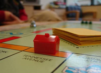U.S. baby boomers desperate for retirement income are increasingly turning back to the reverse mortgage.
(Corey.com) U.S. baby boomers desperate for retirement income are increasingly turning back to the reverse mortgage.
(Corey.com)