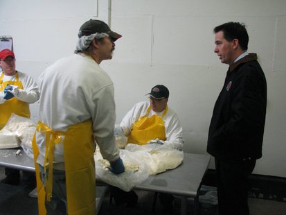 Governor Scott Walker touring Mosinee Cold Storage cheese packaging operation. Photo: Midwest Communications
Governor Scott Walker touring Mosinee Cold Storage cheese packaging operation. Photo: Midwest Communications