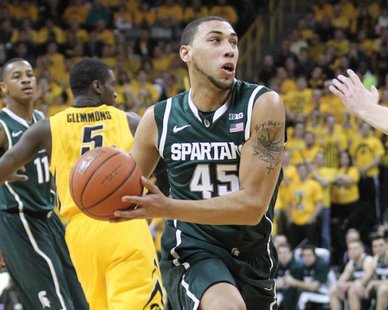 Denzel Valentine (45) and the Michigan State Spartans play the Michigan Wolverines on Sunday in the Big Ten Tournament final. (Photo : Reuters) Denzel Valentine (45) and the Michigan State Spartans play the Michigan Wolverines on Sunday in the Big Ten Tournament final. (Photo : Reuters)