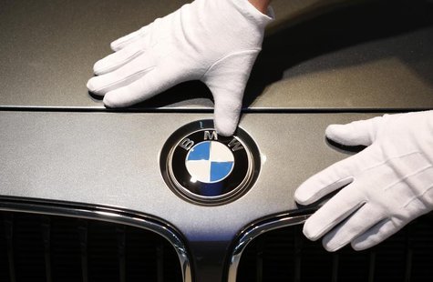 A man cleans a BMW logo before the annual news conference of German premium automaker BMW in Munich March 19, 2014. REUTERS/Michaela Rehle A man cleans a BMW logo before the annual news conference of German premium automaker BMW in Munich March 19, 2014. REUTERS/Michaela Rehle