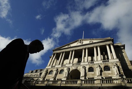 A man passes the Bank of England in London January 16, 2014. REUTERS/Luke MacGregor A man passes the Bank of England in London January 16, 2014. REUTERS/Luke MacGregor