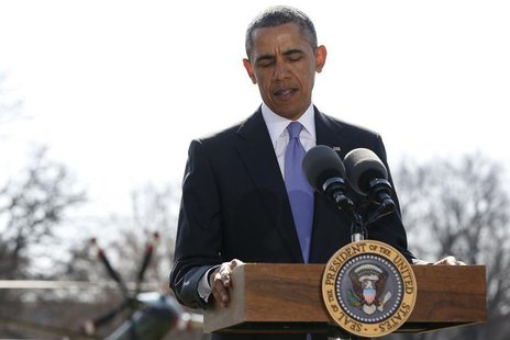 U.S. President Barack Obama pauses while making a statement about Ukraine on the South Lawn of the White House in Washington March 20, 2014. U.S. President Barack Obama pauses while making a statement about Ukraine on the South Lawn of the White House in Washington March 20, 2014.