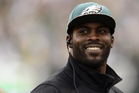 Nov 17, 2013; Philadelphia, PA, USA; Philadelphia Eagles quarterback Michael Vick (7) along the sidelines during the third quarter against t Nov 17, 2013; Philadelphia, PA, USA; Philadelphia Eagles quarterback Michael Vick (7) along the sidelines during the third quarter against t