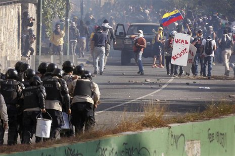 Anti-government protesters clash with riot police during a protest against Nicolas Maduro's government in Caracas March 20, 2014. REUTERS/Ch Anti-government protesters clash with riot police during a protest against Nicolas Maduro's government in Caracas March 20, 2014. REUTERS/Ch