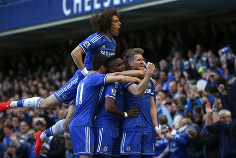 Chelsea's Andre Schurrle (R) celebrates with team mates after scoring a goal against Arsenal during their English Premier League soccer matc Chelsea's Andre Schurrle (R) celebrates with team mates after scoring a goal against Arsenal during their English Premier League soccer matc