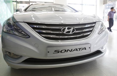 An employee walks past Hyundai Motor's Sonata, on display at the automaker's dealership in Seoul September 1, 2011. REUTERS/Truth Leem An employee walks past Hyundai Motor's Sonata, on display at the automaker's dealership in Seoul September 1, 2011. REUTERS/Truth Leem