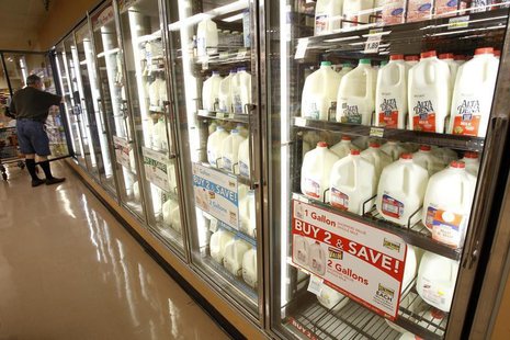 The milk section of a grocery store is pictured in Los Angeles April 7, 2011. REUTERS/Mario Anzuoni The milk section of a grocery store is pictured in Los Angeles April 7, 2011. REUTERS/Mario Anzuoni