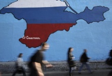 People pass by a mural of Crimea in Russian colors on a street in Moscow. REUTERS Arthur Bainozarov People pass by a mural of Crimea in Russian colors on a street in Moscow. REUTERS Arthur Bainozarov