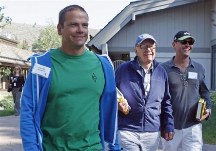 News Corp Chief Executive and Chairman Rupert Murdoch (C), sons Lachlan Murdoch (L) and James Murdoch (R), attend the Allen & Co Media Confe News Corp Chief Executive and Chairman Rupert Murdoch (C), sons Lachlan Murdoch (L) and James Murdoch (R), attend the Allen & Co Media Confe