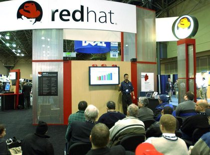 Dan Cox of Hewlett-Packard talks about Red Hat Linux at the Linux Expo in New York on January 23, 2003. REUTERS/Chip East Dan Cox of Hewlett-Packard talks about Red Hat Linux at the Linux Expo in New York on January 23, 2003. REUTERS/Chip East