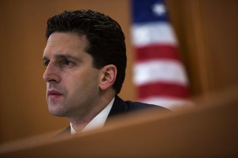 State financial regulator Benjamin Lawsky listens to testimony at a hearing in New York January 29, 2014. REUTERS/Eric Thayer State financial regulator Benjamin Lawsky listens to testimony at a hearing in New York January 29, 2014. REUTERS/Eric Thayer
