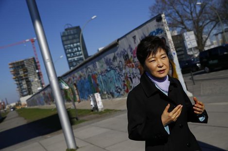 South Korean President Park Geun-hye looks at the exhibition 'DMZ-Gruenes Band' during a visit to the East Side Gallery in Berlin March 27, South Korean President Park Geun-hye looks at the exhibition 'DMZ-Gruenes Band' during a visit to the East Side Gallery in Berlin March 27,