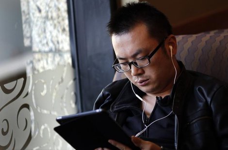 A man use his iPad inside a local coffee shop in downtown Shanghai November 28, 2013. REUTERS/Carlos Barria A man use his iPad inside a local coffee shop in downtown Shanghai November 28, 2013. REUTERS/Carlos Barria