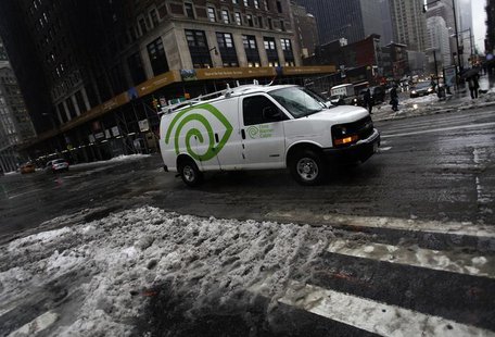 A Time Warner Cable van moves along 57th Street in New York February 13, 2014. REUTERS/Joshua Lott A Time Warner Cable van moves along 57th Street in New York February 13, 2014. REUTERS/Joshua Lott