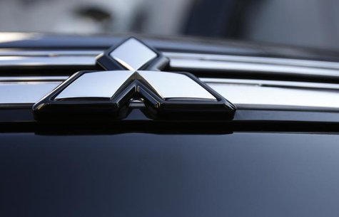 The logo of Mitsubishi Motors is seen on the front part of the company's car at the company showroom in Tokyo November 6, 2013. REUTERS/Isse The logo of Mitsubishi Motors is seen on the front part of the company's car at the company showroom in Tokyo November 6, 2013. REUTERS/Isse