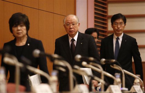 Nobel Prize-winning chemist and President of Japanese research institute RIKEN Ryoji Noyori (C) arrives with other RIKEN executives to a new Nobel Prize-winning chemist and President of Japanese research institute RIKEN Ryoji Noyori (C) arrives with other RIKEN executives to a new