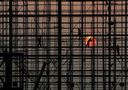 Labourers work to build a railway station in Wuhan, Hubei province November 5, 2009. REUTERS/Stringer Labourers work to build a railway station in Wuhan, Hubei province November 5, 2009. REUTERS/Stringer