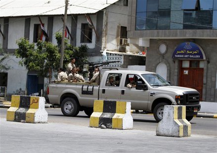 A military vehicle carrying soldiers rushes to the fourth military region after an attack in the southern city of Aden April 2, 2014. REUTER A military vehicle carrying soldiers rushes to the fourth military region after an attack in the southern city of Aden April 2, 2014. REUTER