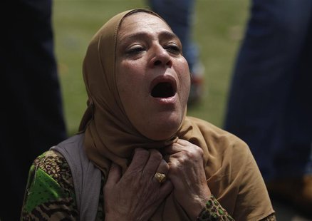 A woman cries and screams after an explosion, which was followed by two further blasts, in front of Cairo University April 2, 2014. REUTERS/ A woman cries and screams after an explosion, which was followed by two further blasts, in front of Cairo University April 2, 2014. REUTERS/