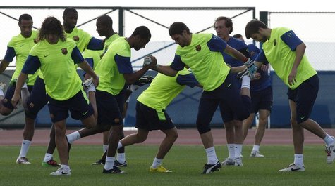 Members of the Barcelona team stretch during a training session in Abu Dhabi December 14, 2009. REUTERS/Fadi Al-Assaad Members of the Barcelona team stretch during a training session in Abu Dhabi December 14, 2009. REUTERS/Fadi Al-Assaad