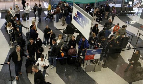 Passengers wait in line at the Spirit Airlines ticket counter at the O'Hare International Airport in Chicago November 24, 2010. REUTERS/Fran Passengers wait in line at the Spirit Airlines ticket counter at the O'Hare International Airport in Chicago November 24, 2010. REUTERS/Fran