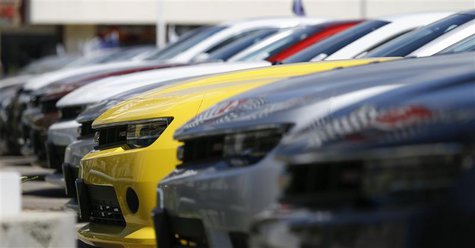 A group of Chevrolet Camaro cars for sale is pictured at a car dealership in Los Angeles, California April 1, 2014. REUTERS/Mario Anzuoni A group of Chevrolet Camaro cars for sale is pictured at a car dealership in Los Angeles, California April 1, 2014. REUTERS/Mario Anzuoni