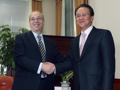 U.S. Assistant Secretary of State for East Asian and Pacific Affairs Daniel Russel (L) shakes hands with his South Korean counterpart Lee Ky U.S. Assistant Secretary of State for East Asian and Pacific Affairs Daniel Russel (L) shakes hands with his South Korean counterpart Lee Ky