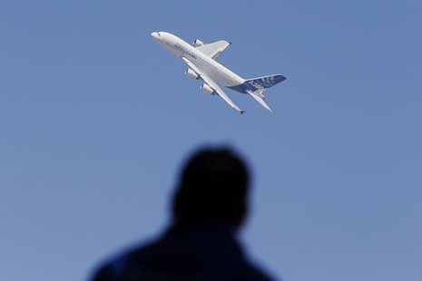 An A380 Airbus flies during the International Air and Space Fair (FIDAE) at the international airport of Santiago March 26, 2014. REUTERS/Iv An A380 Airbus flies during the International Air and Space Fair (FIDAE) at the international airport of Santiago March 26, 2014. REUTERS/Iv