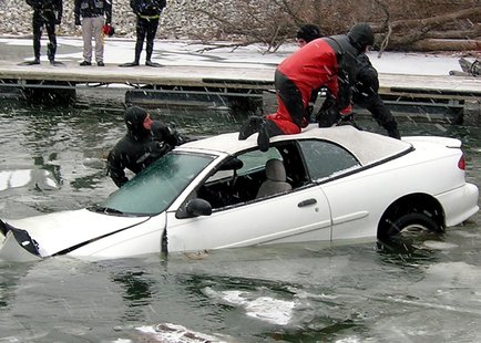 Indiana State Police Divers demonstrating the proper way to exit a vehicle that has crashed into the water. Indiana State Police Divers demonstrating the proper way to exit a vehicle that has crashed into the water.