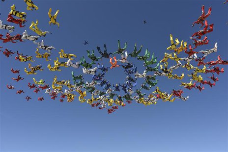 Skydivers form a missing man formation in Eloy, Arizona, April 3, 2014. . REUTERS/Henry Wiggers/Handout via Reuters Skydivers form a missing man formation in Eloy, Arizona, April 3, 2014. . REUTERS/Henry Wiggers/Handout via Reuters