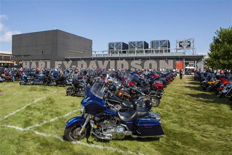 Parked motorcycles surround the Harley-Davidson Museum in Milwaukee, Wisconsin in this August 31, 2013., file photo. REUTERS/Sara Stathas/Fi Parked motorcycles surround the Harley-Davidson Museum in Milwaukee, Wisconsin in this August 31, 2013., file photo. REUTERS/Sara Stathas/Fi