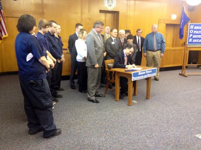 Gov. Scott Walker signs heroin-related HOPE legislation package into law in Marinette, April 7, 2014. (Photo from: FOX 11). Gov. Scott Walker signs heroin-related HOPE legislation package into law in Marinette, April 7, 2014. (Photo from: FOX 11).