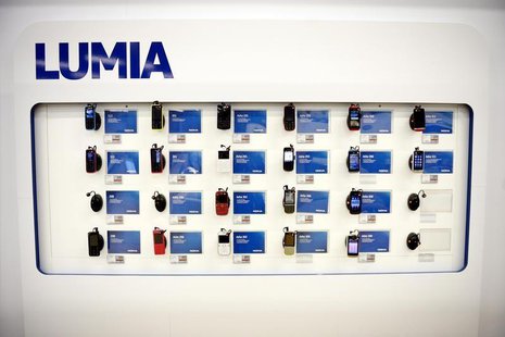 Nokia's Asha mobile phones are seen in a Helsinki mobile phone store January 21, 2014. REUTERS/Antti Aimo-Koivisto/Lehtikuva Nokia's Asha mobile phones are seen in a Helsinki mobile phone store January 21, 2014. REUTERS/Antti Aimo-Koivisto/Lehtikuva