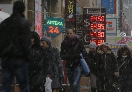 People pass by a board showing currency exchange rates in Moscow, February 11, 2014. REUTERS/Maxim Shemetov People pass by a board showing currency exchange rates in Moscow, February 11, 2014. REUTERS/Maxim Shemetov