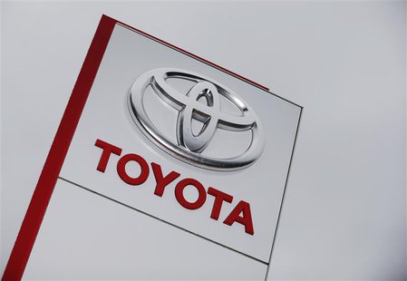 The Toyota logo is seen at a dealership in Ruemlang, outside Zurich in this October 10, 2012 file photo. REUTERS/Michael Buholzer/Files The Toyota logo is seen at a dealership in Ruemlang, outside Zurich in this October 10, 2012 file photo. REUTERS/Michael Buholzer/Files