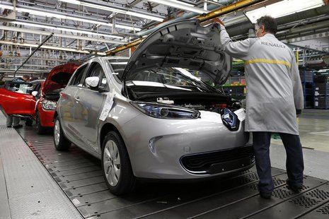 An employee works on a Renault Zoe electric car on the production line at the Renault automobile factory in Flins, west of Paris, May 28, 20 An employee works on a Renault Zoe electric car on the production line at the Renault automobile factory in Flins, west of Paris, May 28, 20