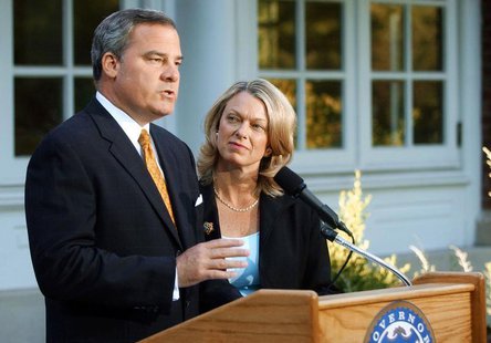 Three-term Republican Connecticut Governor John Rowland (L), with his wife Patty at his side, makes a televised address from the governor's Three-term Republican Connecticut Governor John Rowland (L), with his wife Patty at his side, makes a televised address from the governor's