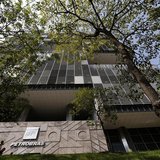 People walk past the headquarters of Brazilian state oil company Petrobras in Rio de Janeiro April 10, 2014. REUTERS/Sergio Moraes People walk past the headquarters of Brazilian state oil company Petrobras in Rio de Janeiro April 10, 2014. REUTERS/Sergio Moraes